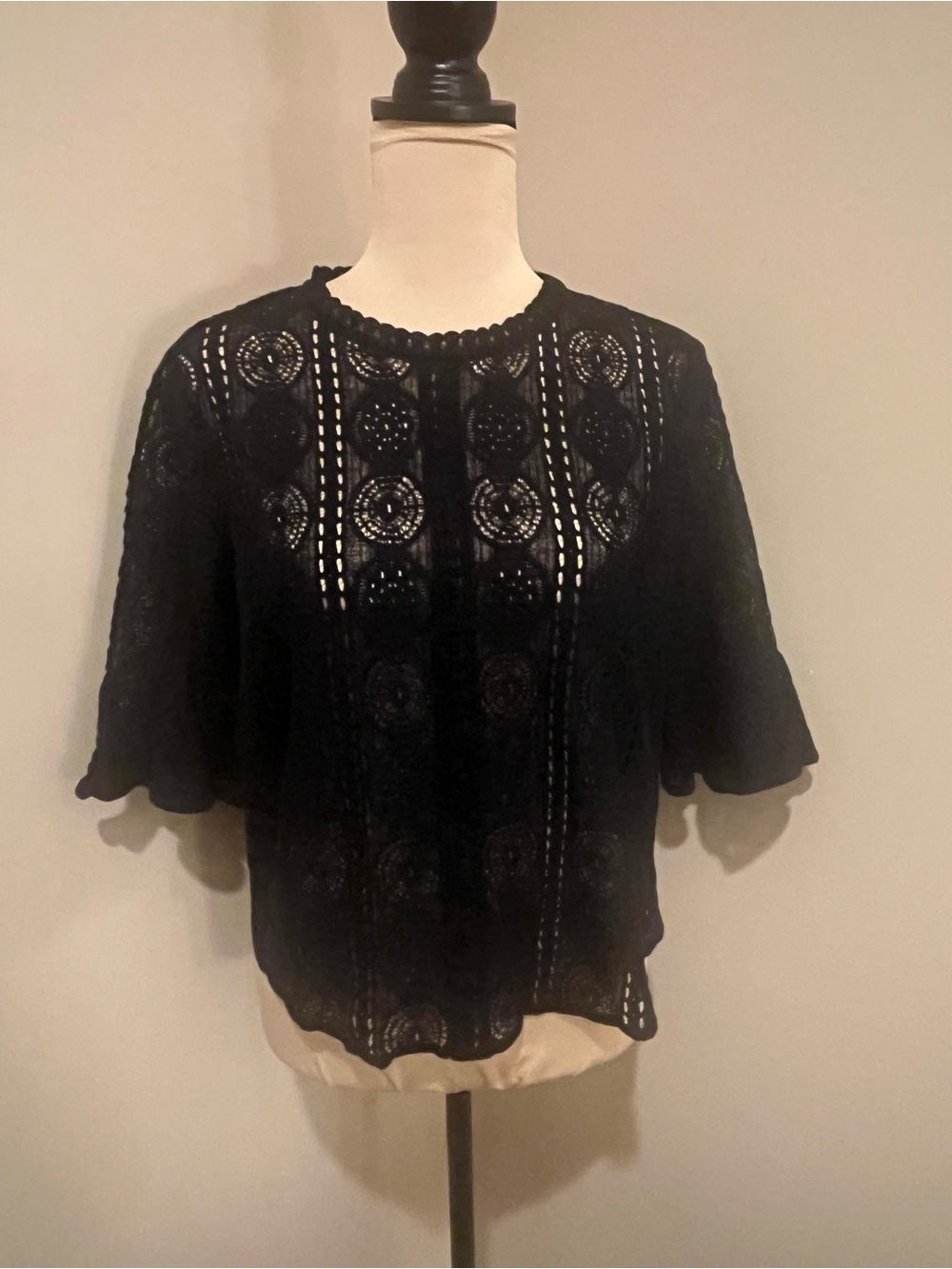Harlowe & Graham Black Crochet Lace Short-Sleeve Top, Medium